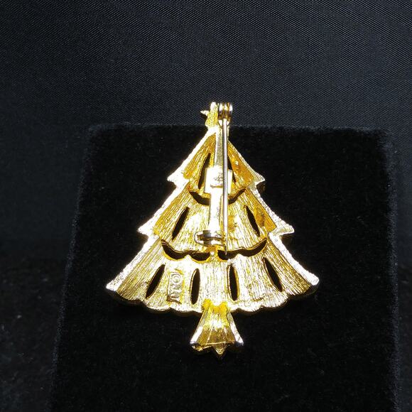 JJ Christmas Tree Rhinestone Brooch, Gold Tone, 1960s Vintage Jewelry - Picture 4 of 10